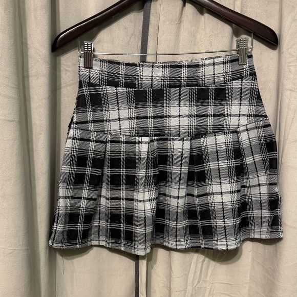 Derek Heart Monochrome Plaid Skater Skirt - Picture 1 of 2